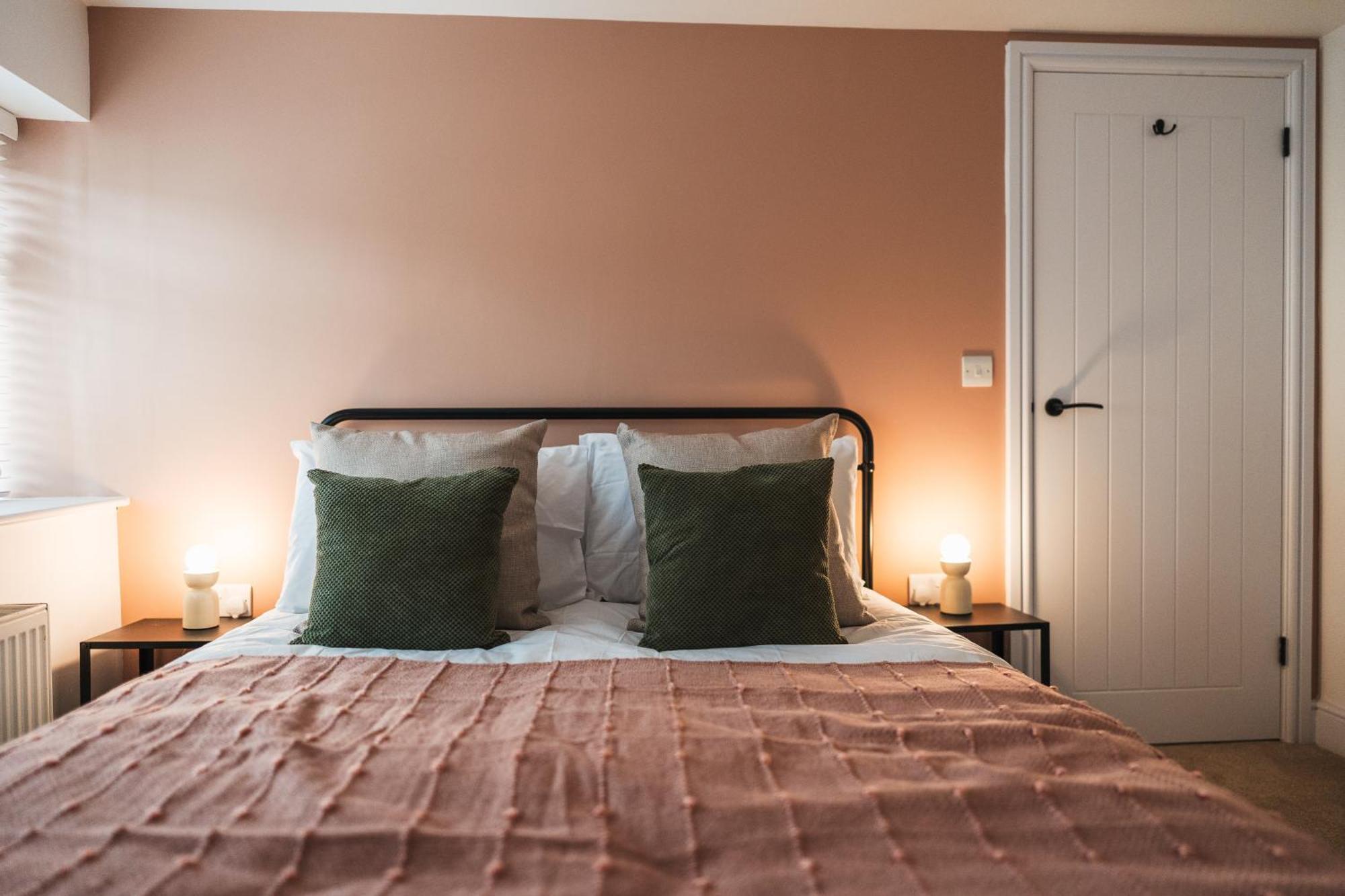 Feature Stone, Stunning Apartment, 2 X King Beds And Single, Sleeps 5 Castle Cary Exterior foto