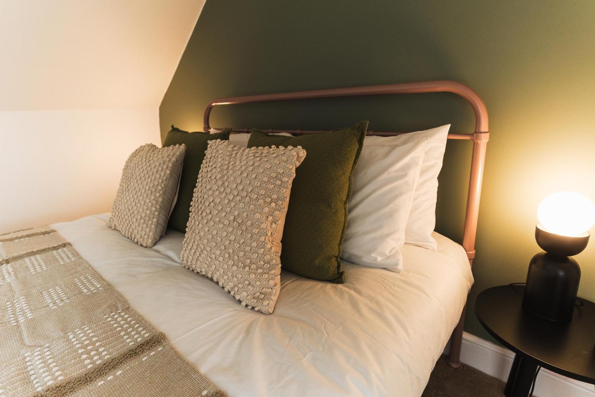 Feature Stone, Stunning Apartment, 2 X King Beds And Single, Sleeps 5 Castle Cary Exterior foto